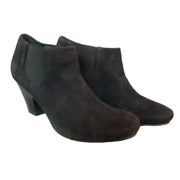 Vaneli Dark Brown Suede Tapered Block Heel Side Stretch Bootie Shoe Boot Sz 9.5 - Picture 1 of 9